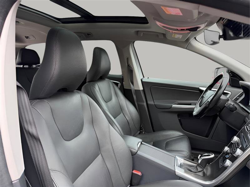 Used 2015 Volvo XC60 T5 Platinum FWD image 29