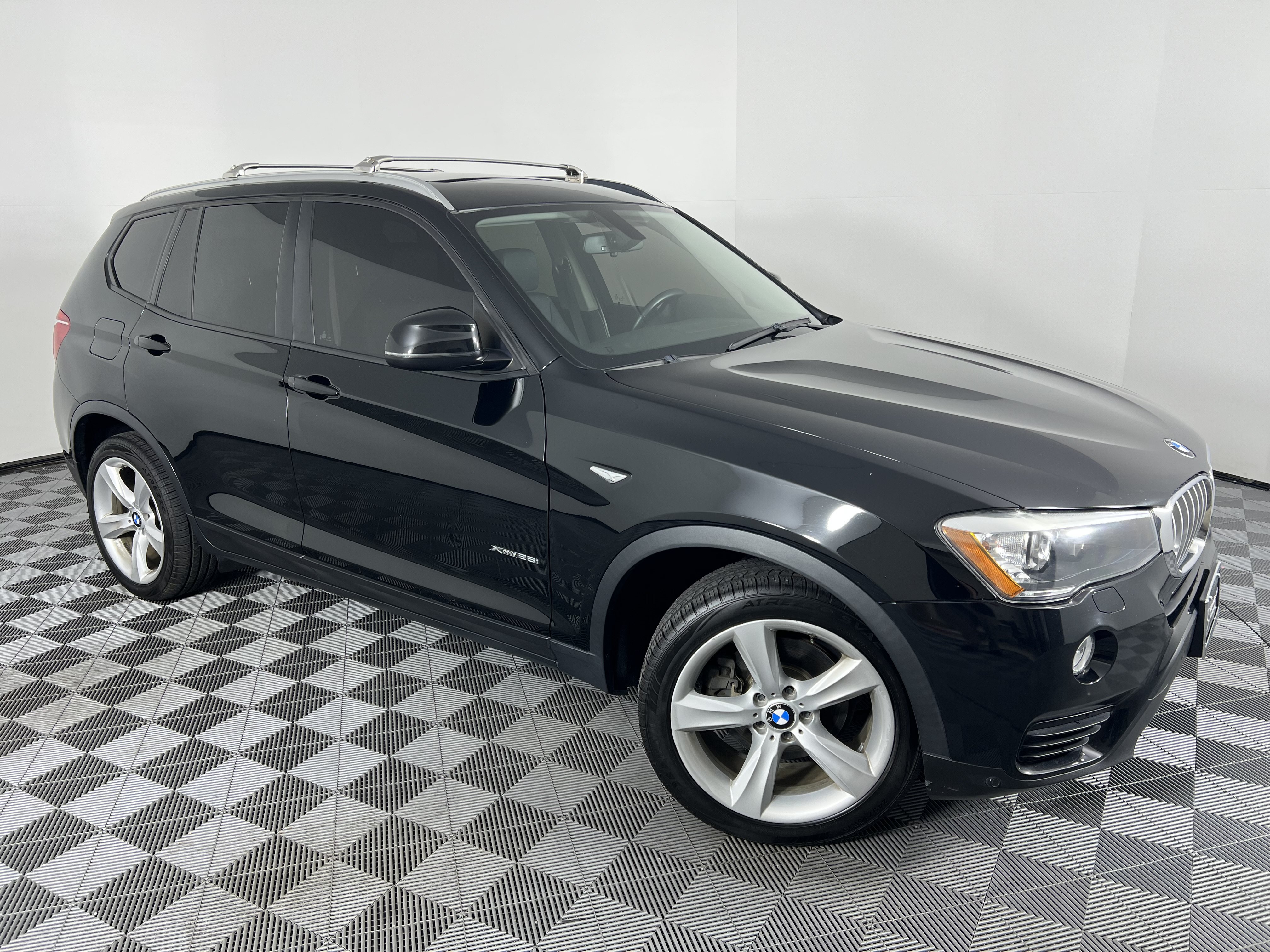 Used 2016 BMW X3 xDrive28i AWD/4WD image 2