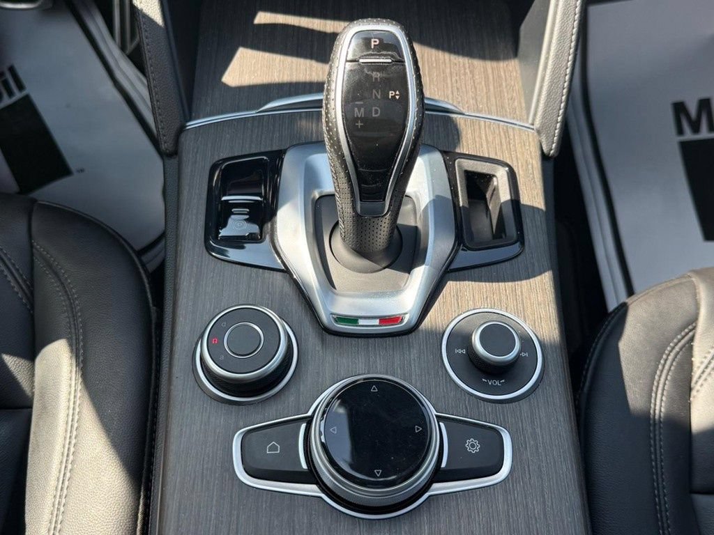 Used 2023 Alfa Romeo Stelvio Ti AWD/4WD image 22