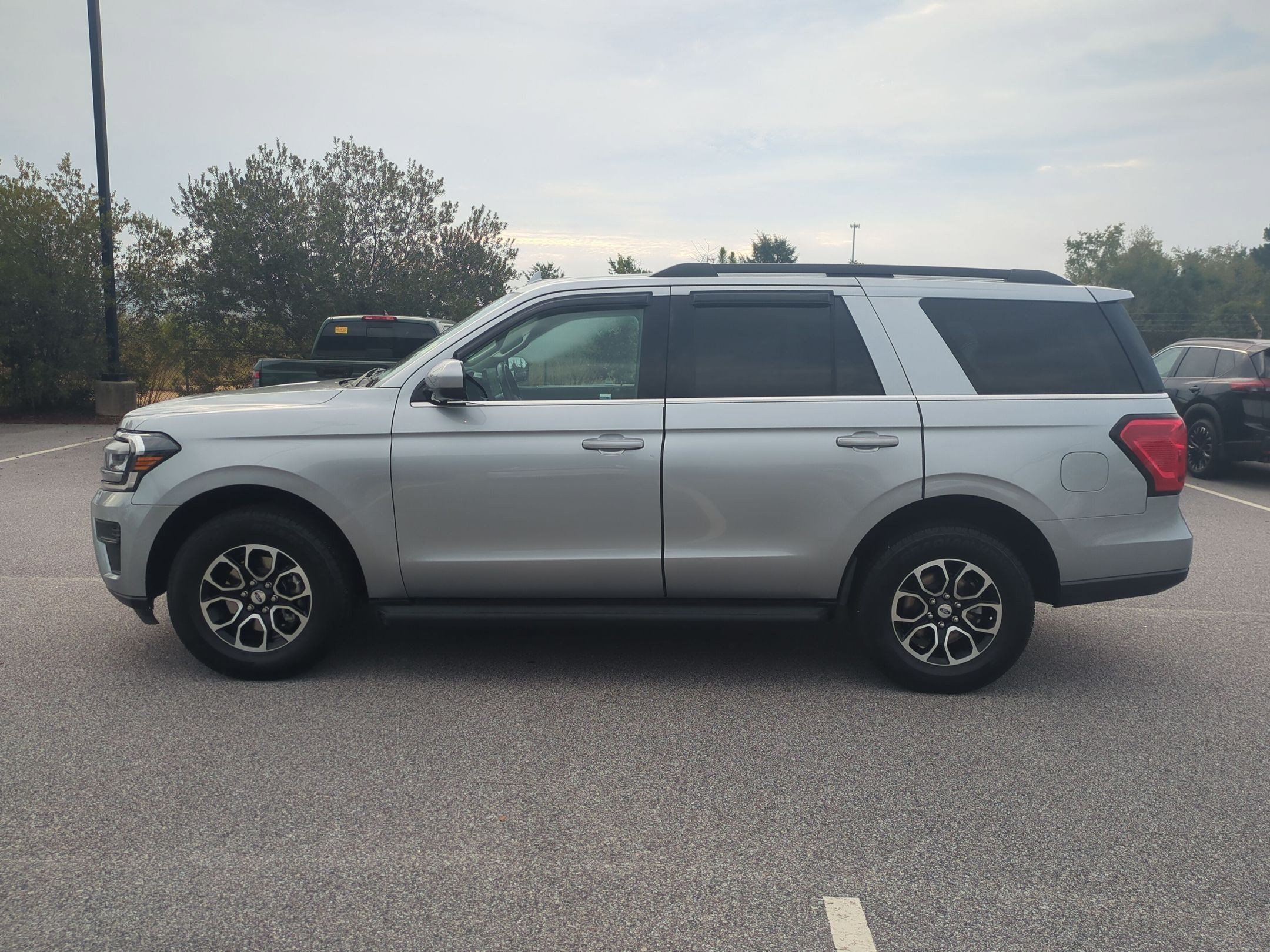 Used 2023 Ford Expedition XLT RWD image 7