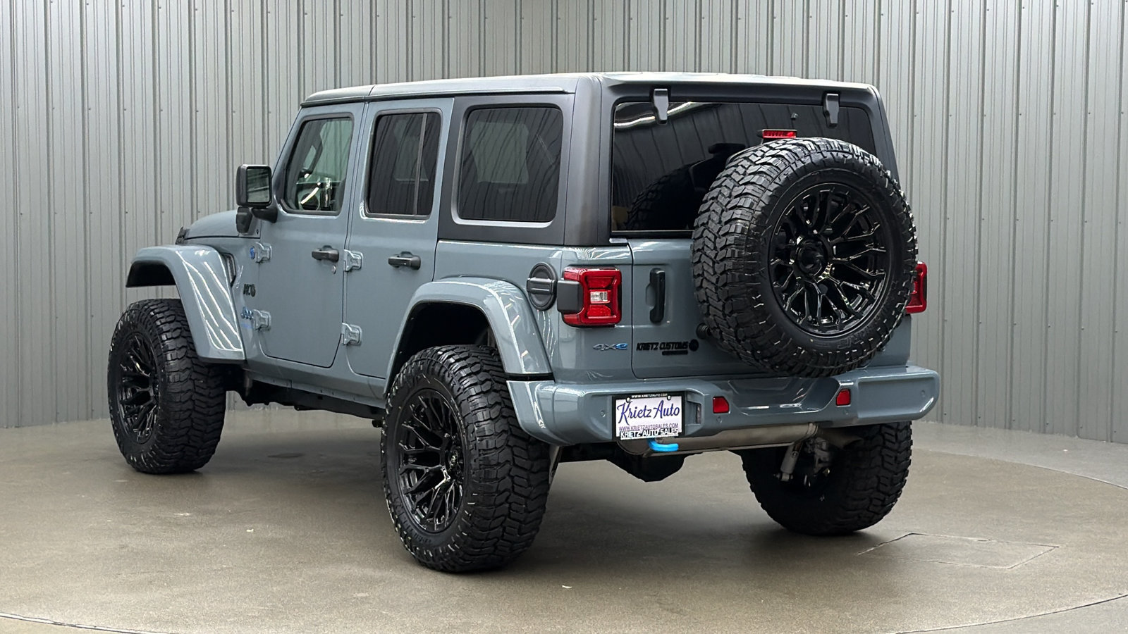 Used 2024 Jeep Wrangler Unlimited w/ Convenience Group AWD/4WD image 3