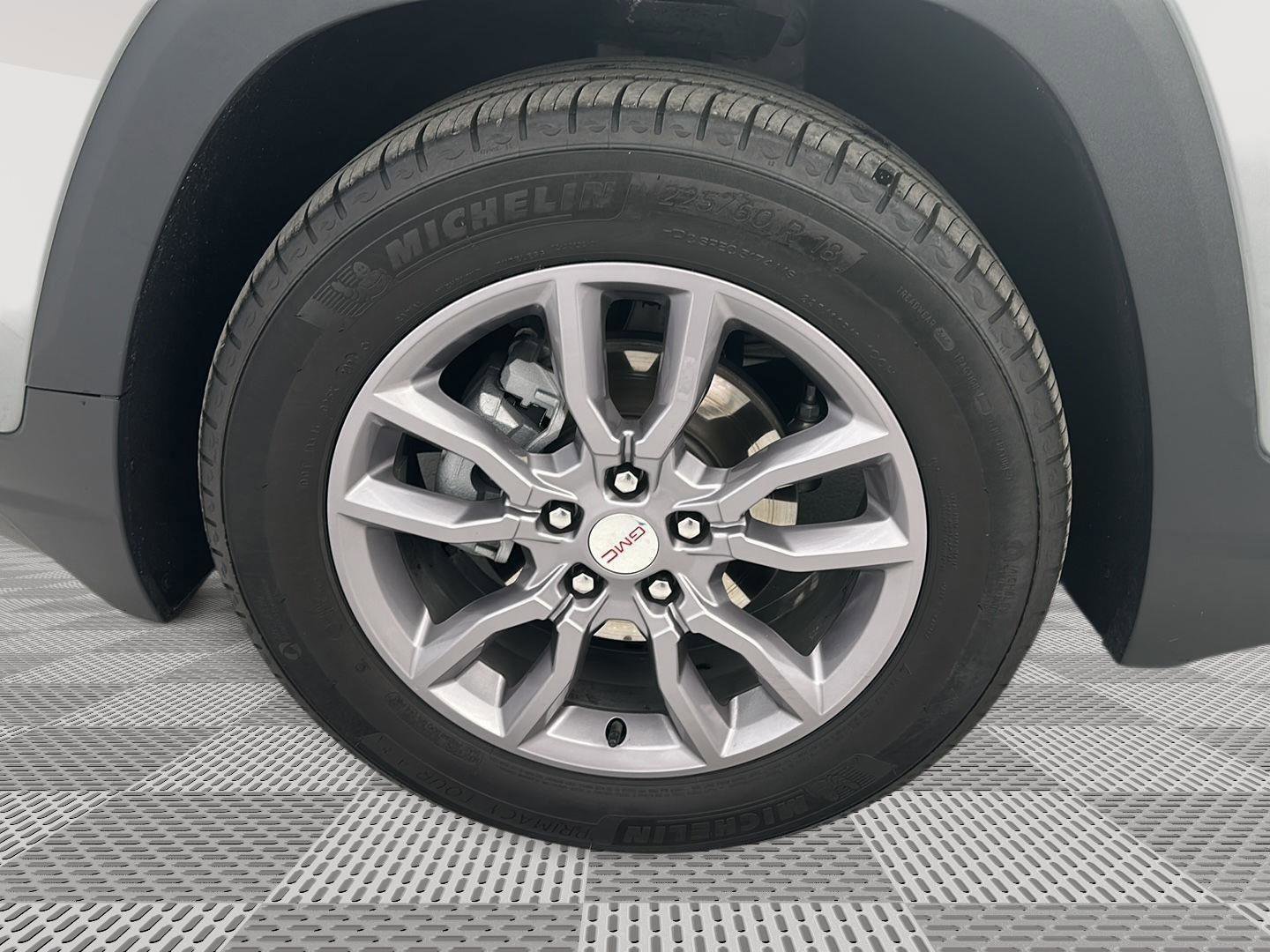 Used 2024 GMC Terrain SLT w/ Infotainment Package II image 23