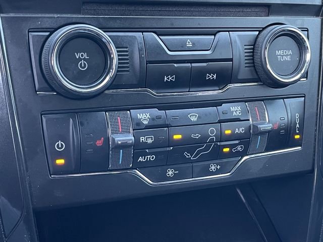 Used 2018 Ford Explorer XLT w/ Equipment Group 202A FWD image 19