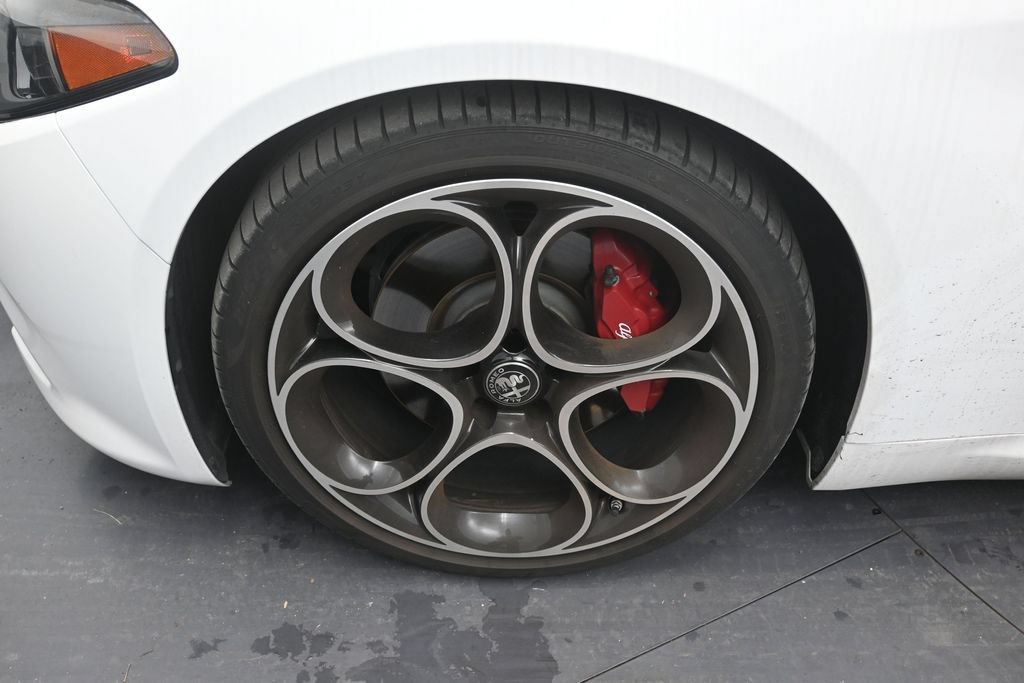 Used 2024 Alfa Romeo Giulia Veloce RWD image 9