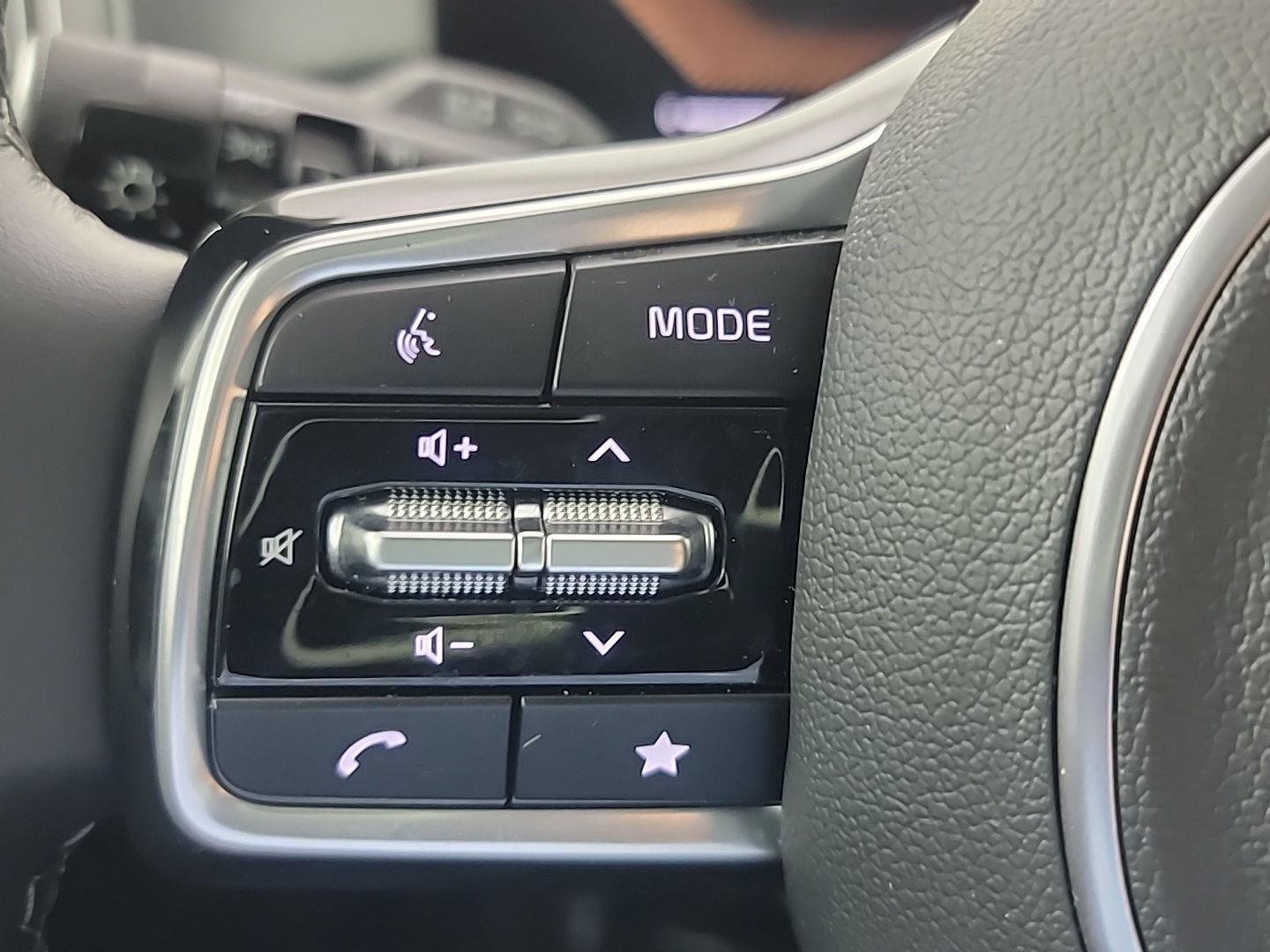 Used 2025 Kia Sorento EX w/ Panoramic Sunroof Package image 28