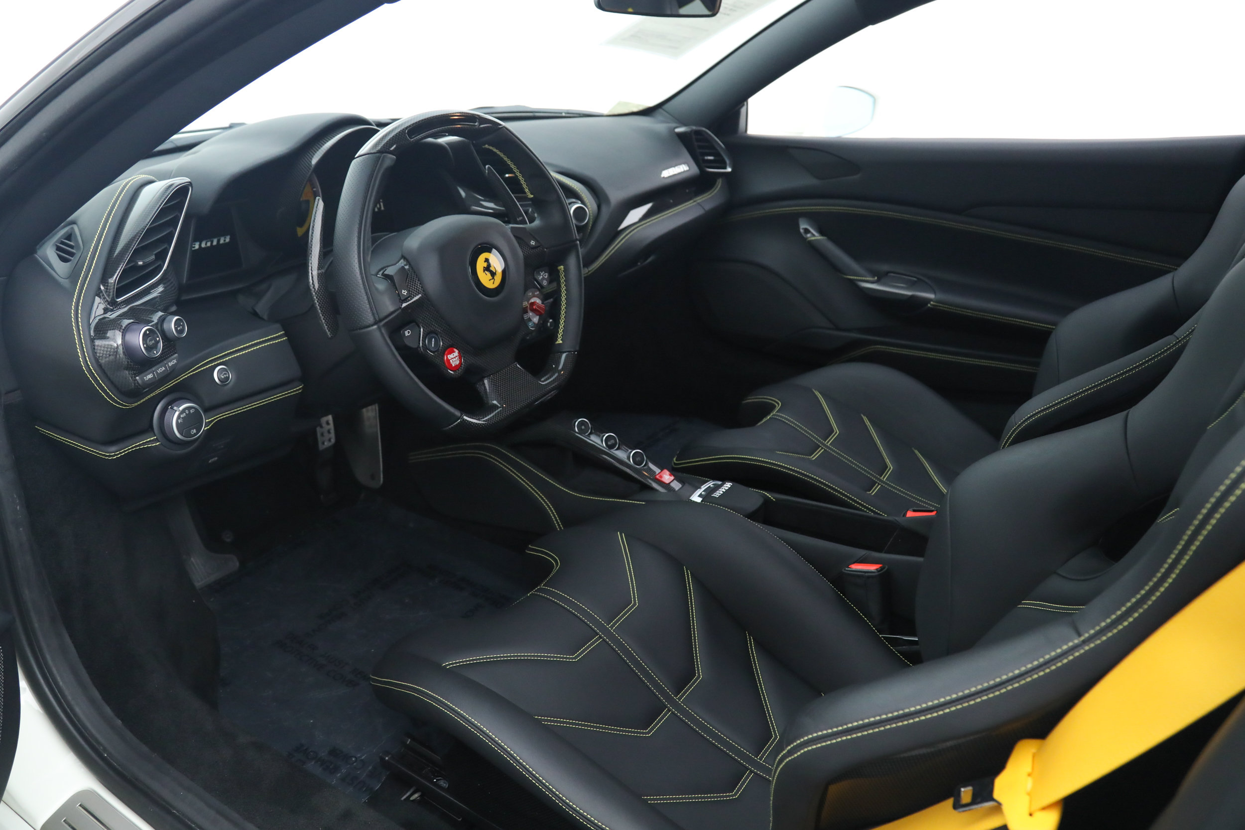 Used 2017 Ferrari 488 GTB RWD image 2