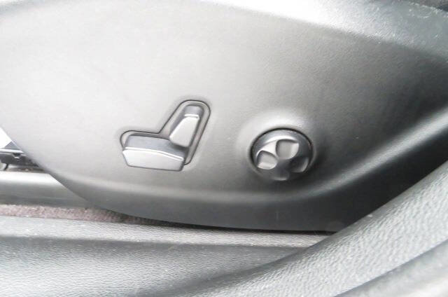 Used 2019 Jeep Cherokee Limited image 15