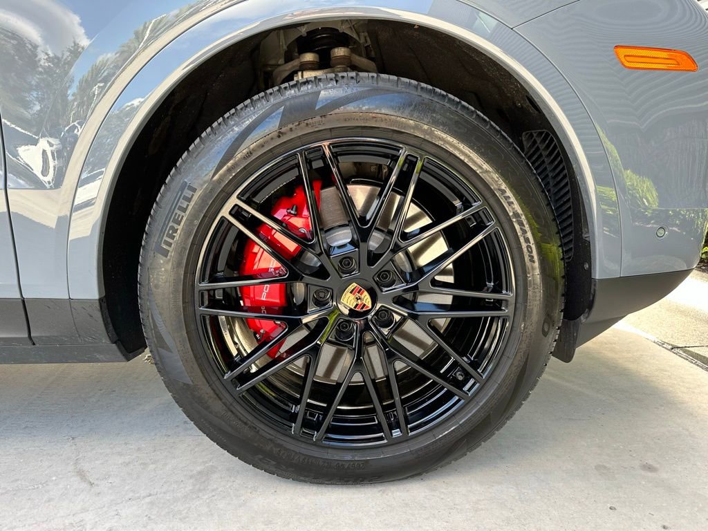 Used 2025 Porsche Cayenne S image 42