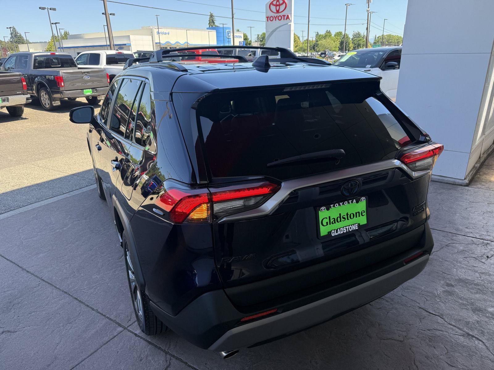 Used 2023 Toyota RAV4 Limited AWD/4WD image 4