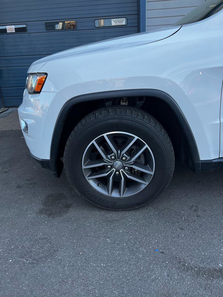 Used 2018 Jeep Grand Cherokee Limited AWD/4WD image 2