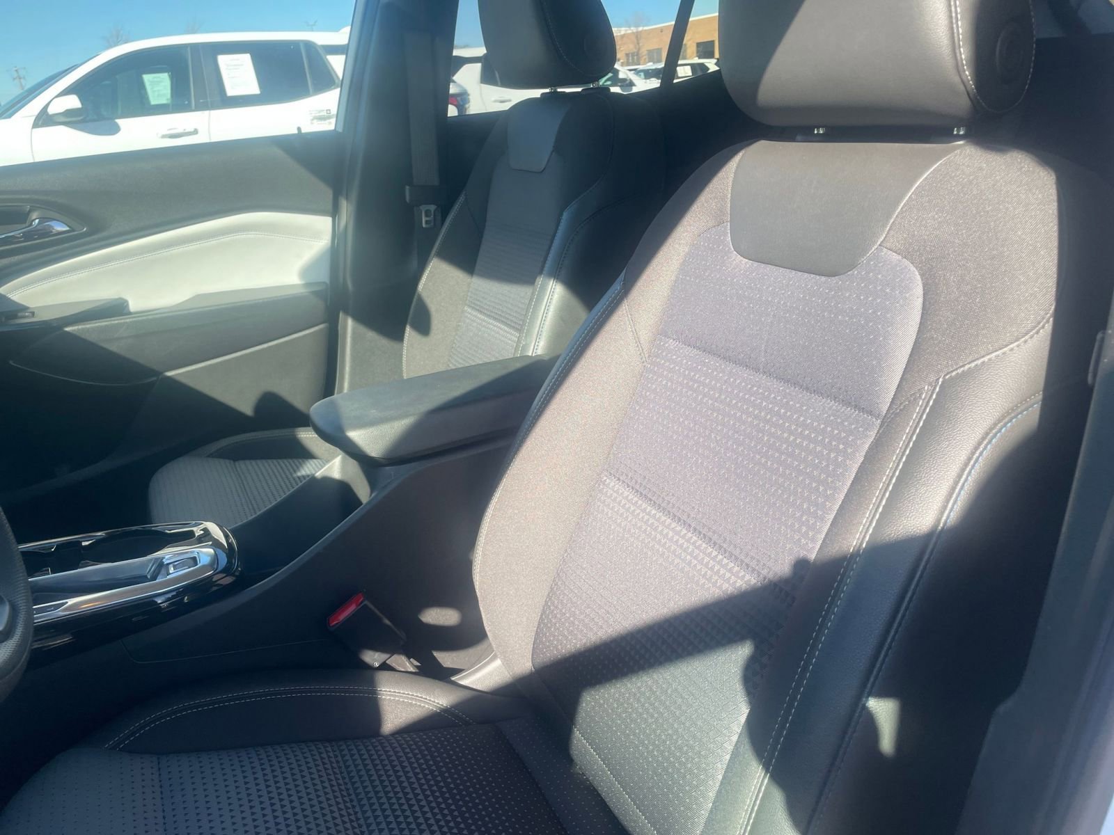 Used 2025 Chevrolet Trax LT image 36