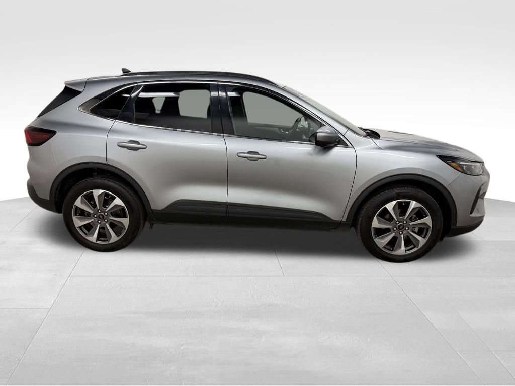 Used 2024 Ford Escape Platinum image 10