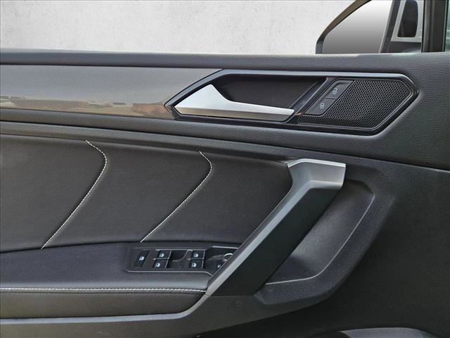 Used 2023 Volkswagen Tiguan SE w/ Panoramic Sunroof Package FWD image 9