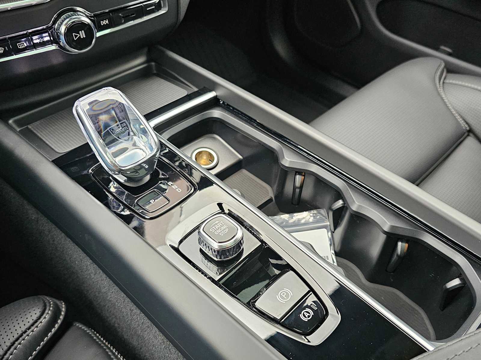 New 2026 Volvo XC60 B5 Ultra w/ Protection Package Premier image 25