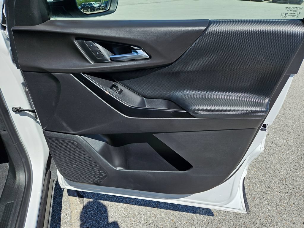Used 2026 Chevrolet Equinox LT FWD image 32
