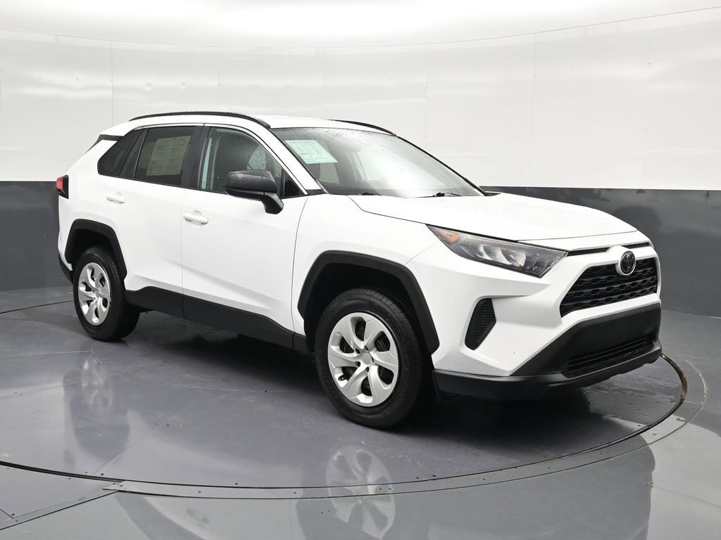 Used 2020 Toyota RAV4 LE FWD image 5