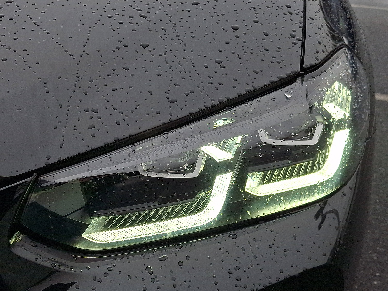 Used 2024 BMW X4 M40i w/ Premium Package image 9