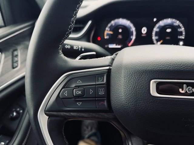 Certified 2024 Jeep Grand Cherokee Limited w/ Black Appearance Package AWD/4WD image 24