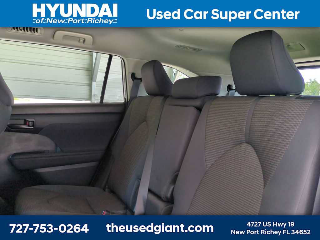 Used 2023 Toyota Highlander LE FWD image 16