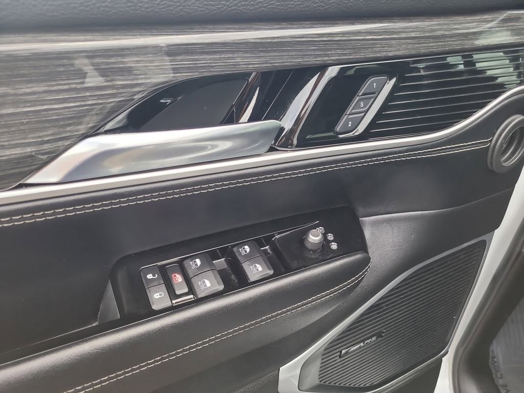 Used 2022 Jeep Wagoneer Series III w/ Flexible Seating Group RWD image 17