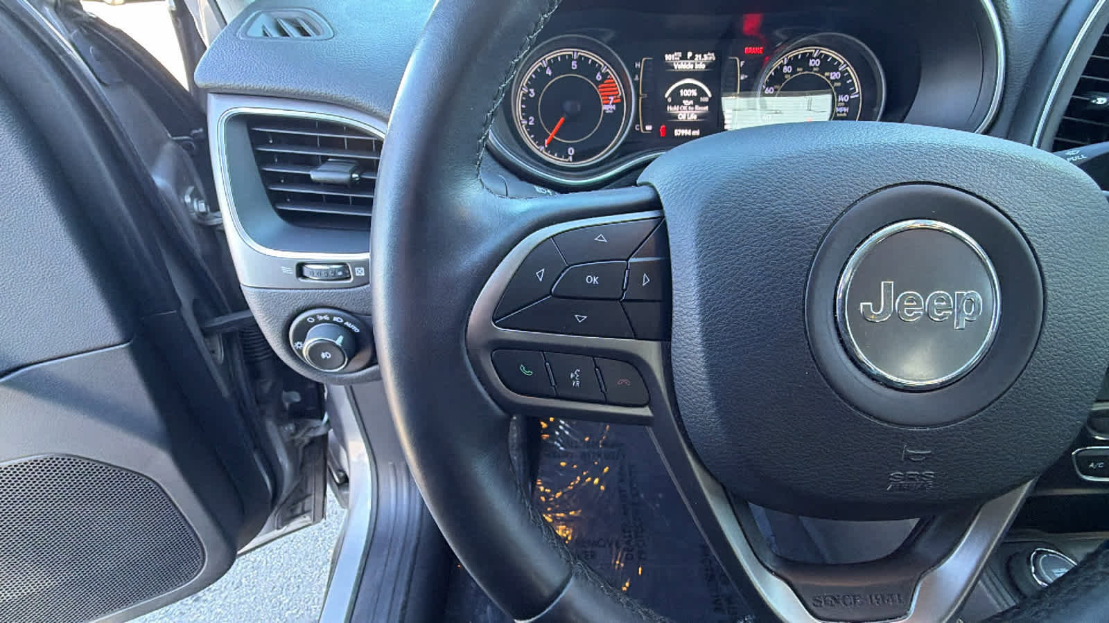 Used 2020 Jeep Cherokee Latitude Plus image 18