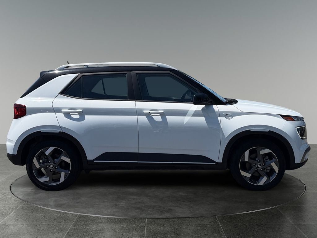 Used 2023 Hyundai Venue Limited FWD image 10