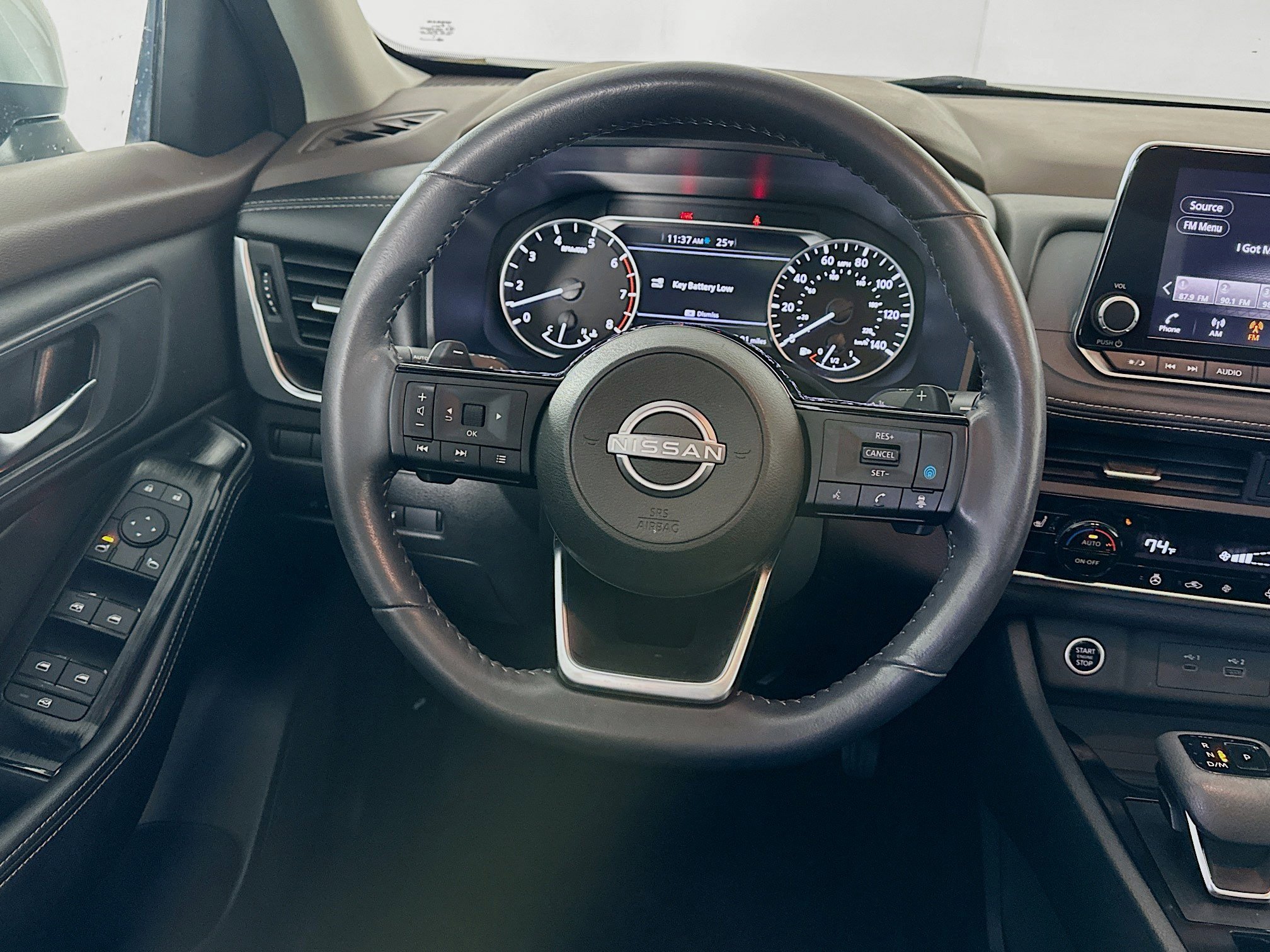 Used 2023 Nissan Rogue SV w/ SV Premium B Package image 17