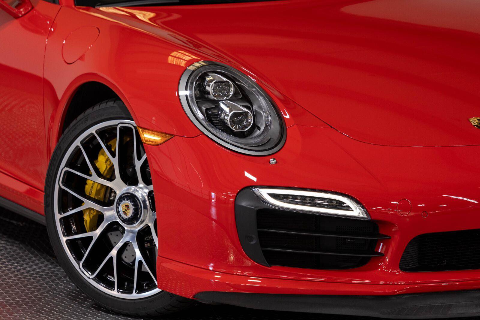 Used 2015 Porsche 911 Turbo S AWD/4WD image 41