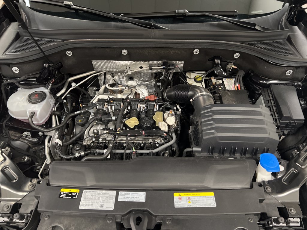 Used 2024 Volkswagen Atlas Cross Sport SE FWD image 24