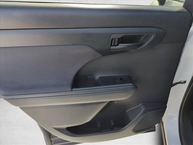Certified 2024 Toyota Highlander LE FWD image 8