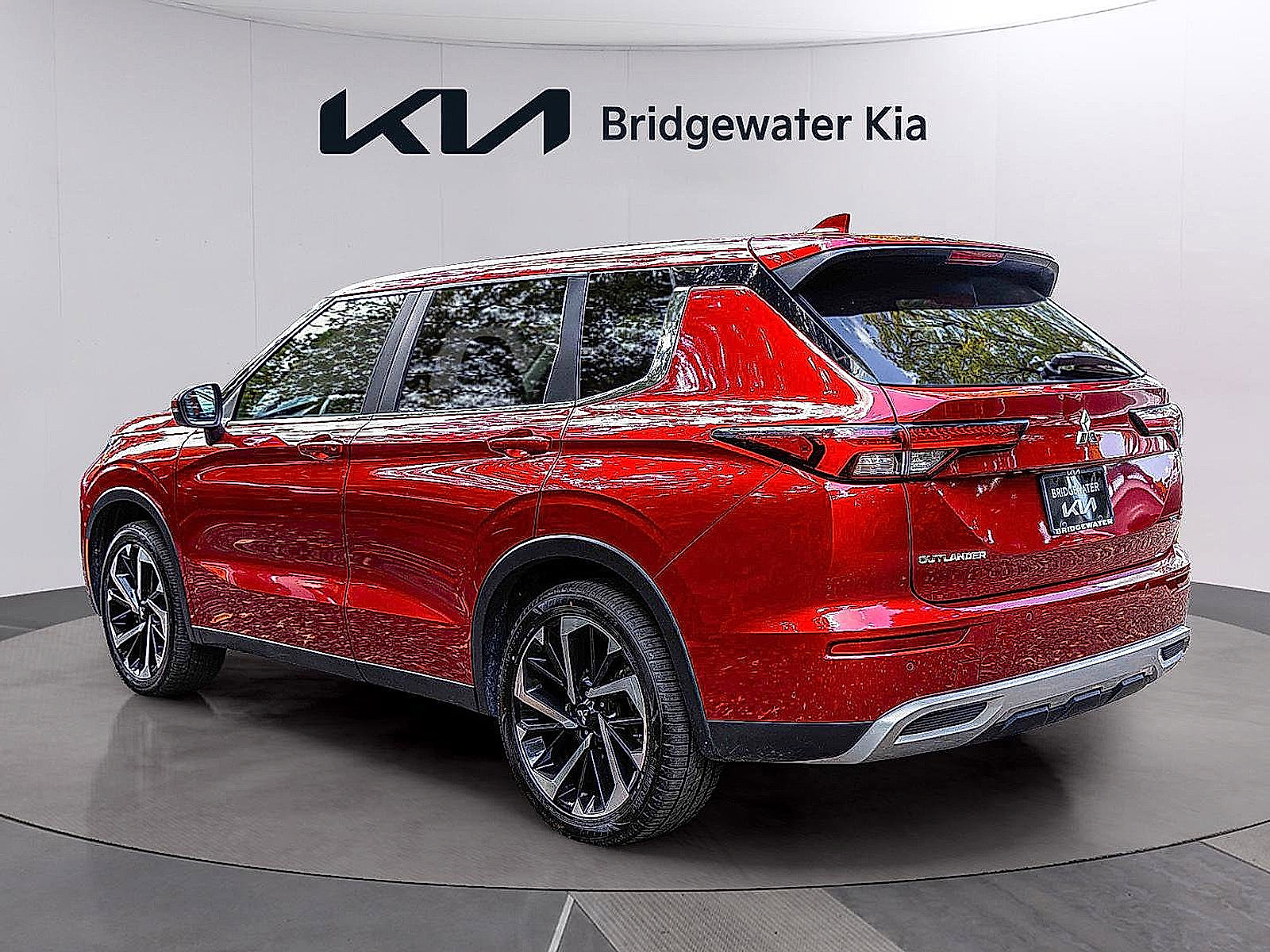 Used 2024 Mitsubishi Outlander AWD image 5