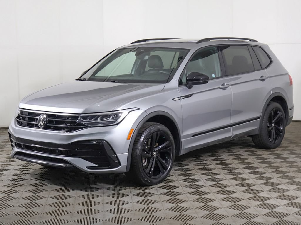 Used 2024 Volkswagen Tiguan SE R-Line AWD/4WD image 9