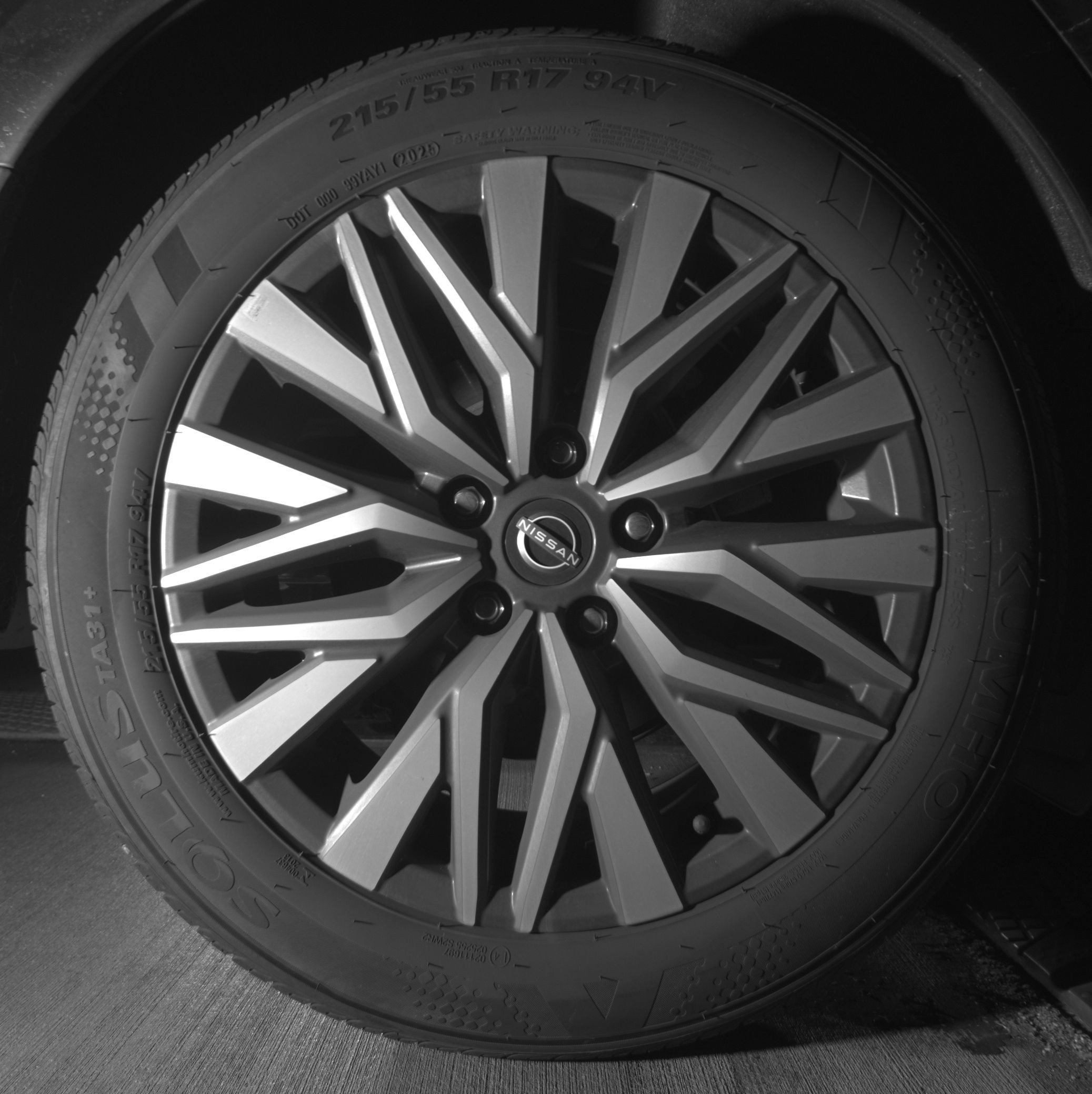 Used 2025 Nissan Altima 2.5 SV FWD image 15