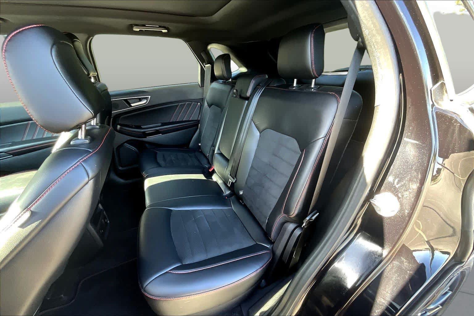 Used 2022 Ford Edge ST-Line w/ Class II Trailer Tow Package AWD/4WD image 39