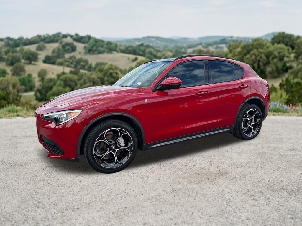 Used 2023 Alfa Romeo Stelvio Ti AWD/4WD image 3