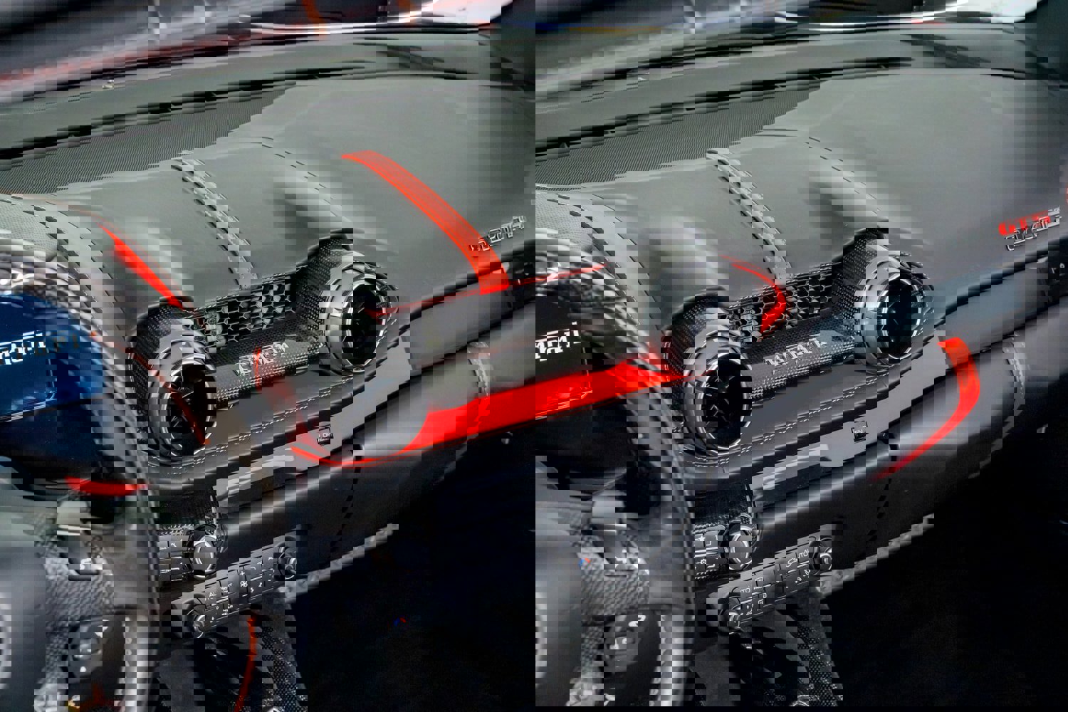 Used 2021 Ferrari 812 GTS image 34