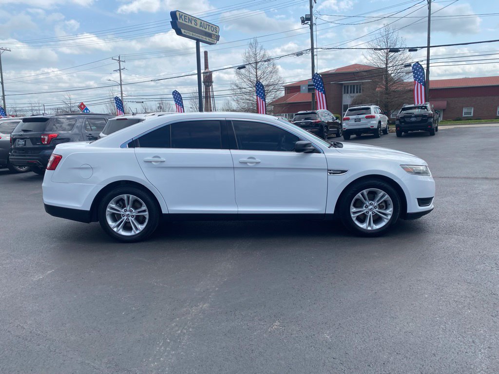 Used 2015 Ford Taurus Limited FWD image 4