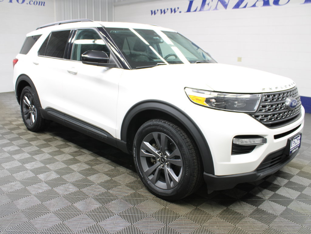 Used 2023 Ford Explorer XLT w/ XLT Sport Appearance Package AWD/4WD image 3