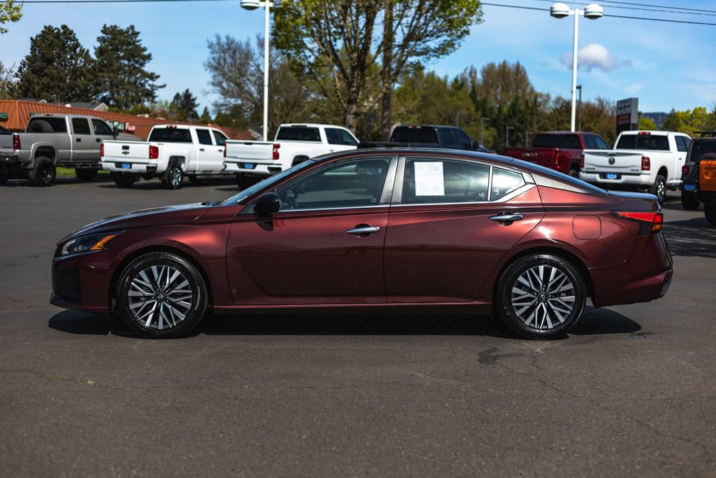 Used 2024 Nissan Altima 2.5 SV FWD image 12