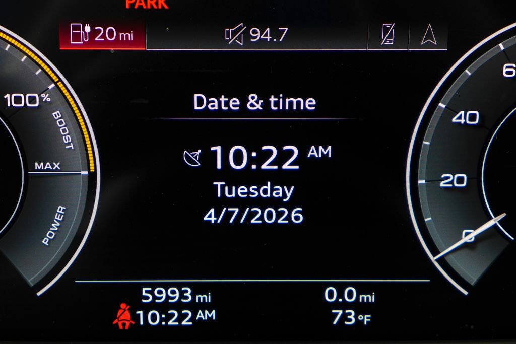 Used 2025 Audi Q5 e Premium Plus w/ Premium Plus Package image 32