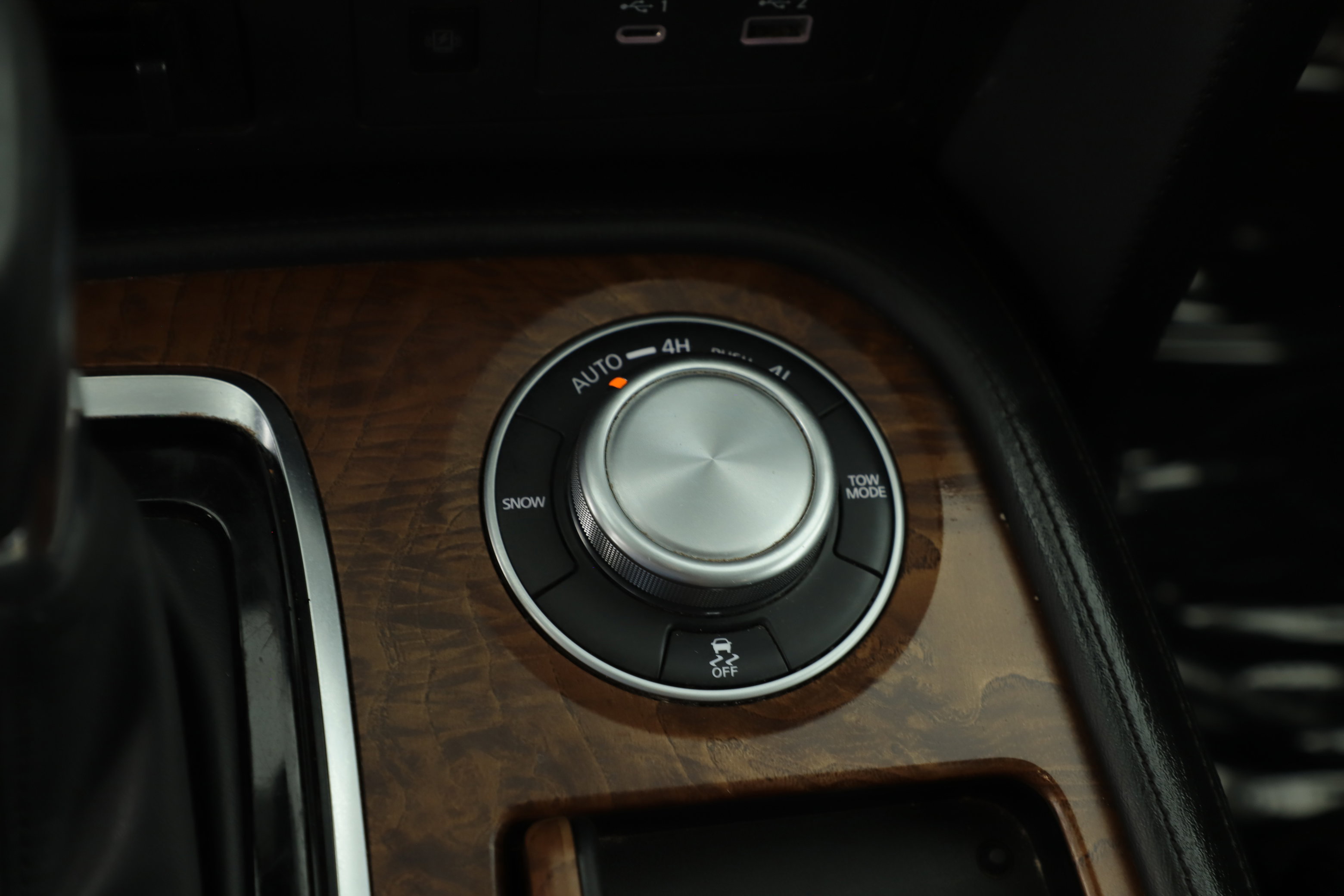 Used 2024 Nissan Armada SL w/ Captain's Chairs Package image 17