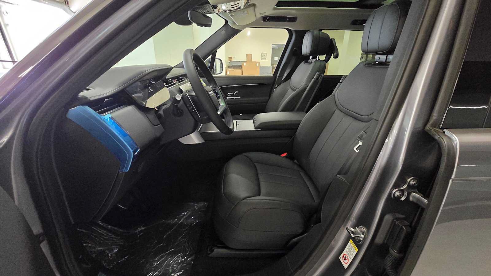 New 2026 Land Rover Range Rover Long Wheelbase SE AWD/4WD image 22
