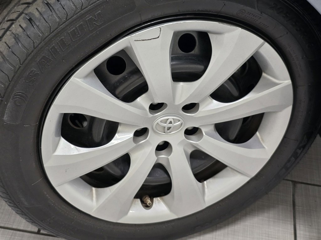 Used 2020 Toyota Corolla LE FWD image 9