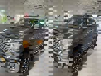 Used 2017 Toyota Tundra Limited w/ Limited Premium Package AWD/4WD video 2