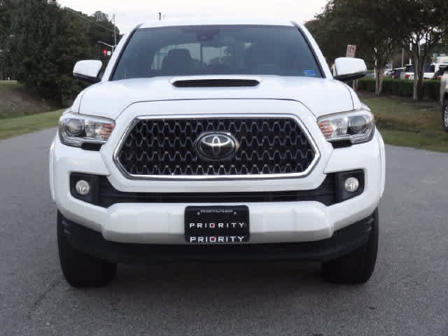 Used 2018 Toyota Tacoma TRD Sport AWD/4WD image 5