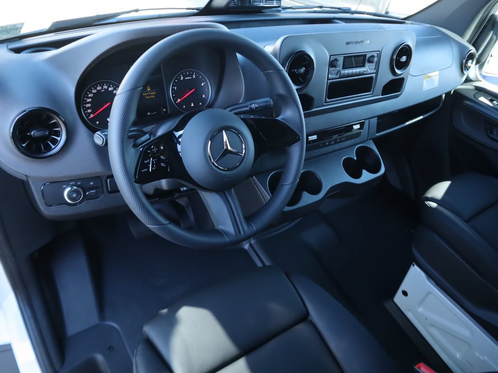 Used 2025 Mercedes-Benz Sprinter 2500 image 10