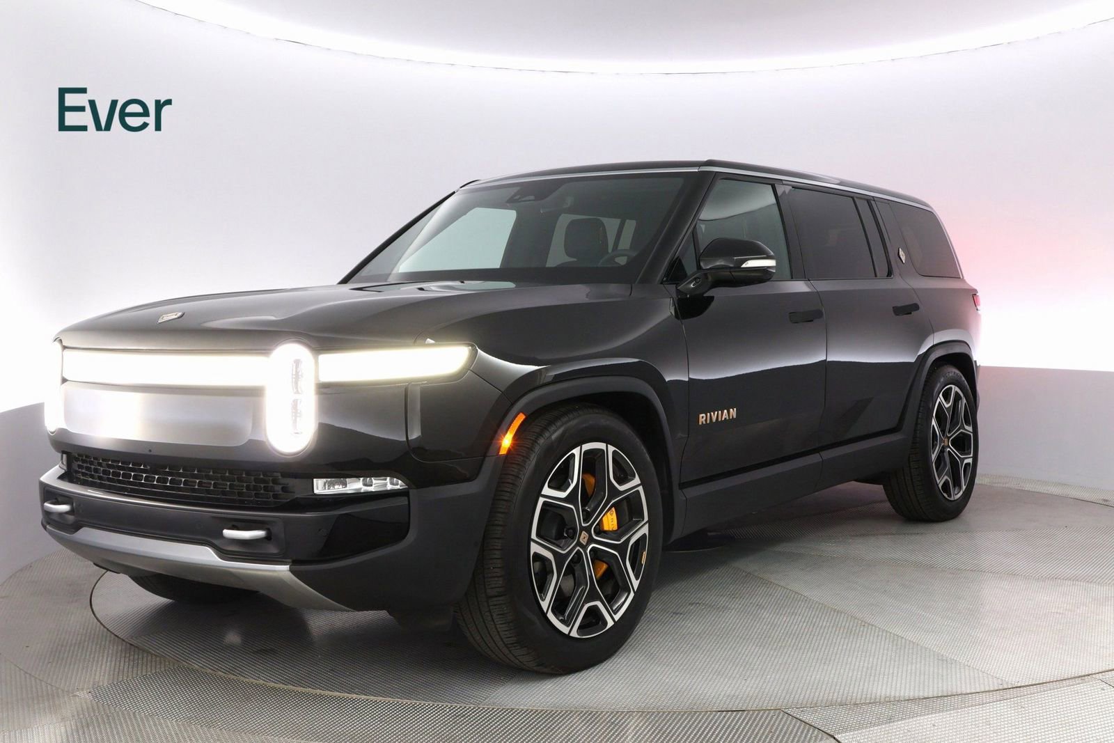 Used 2024 Rivian R1S Adventure image 2