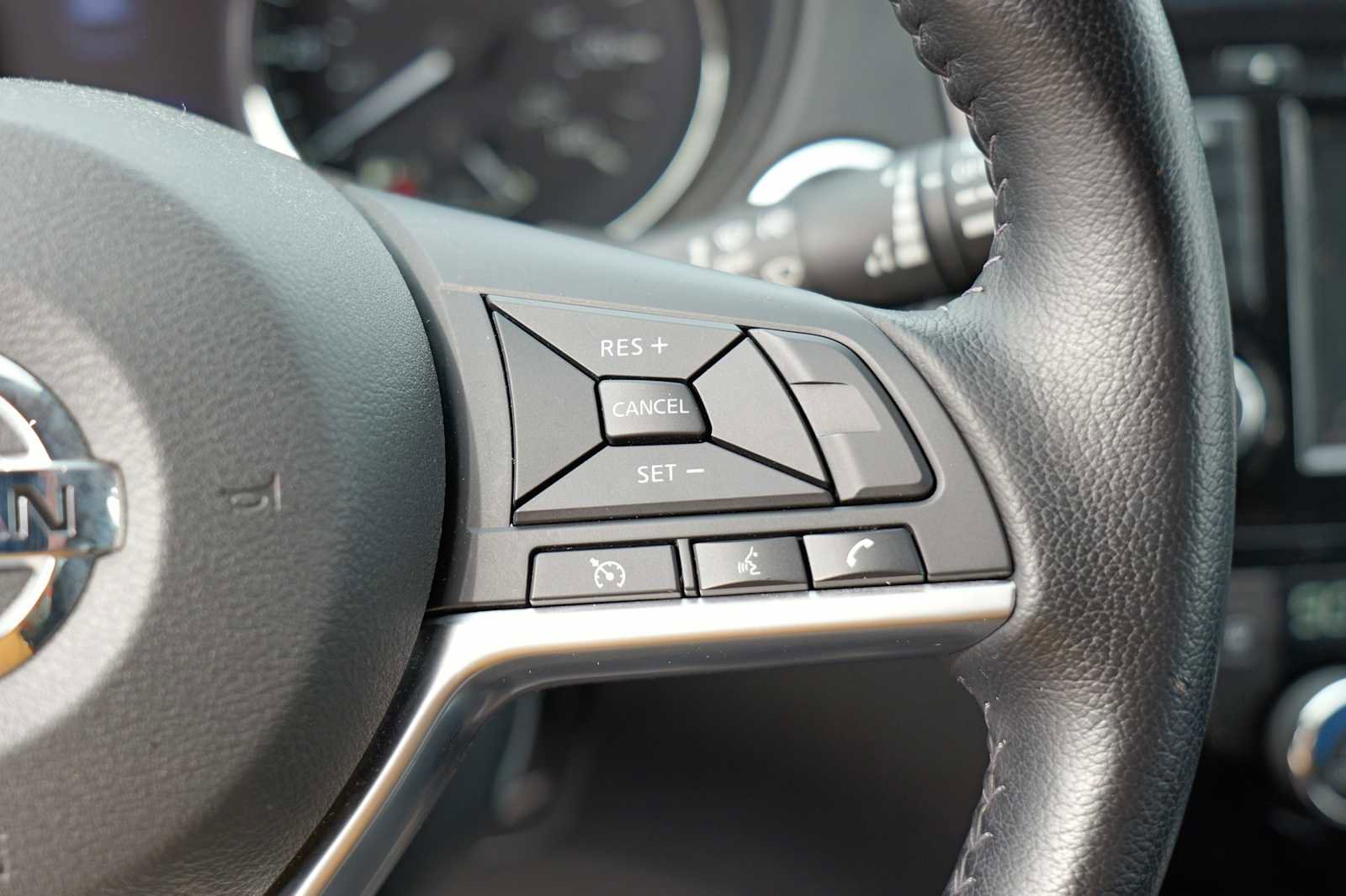 Used 2020 Nissan Rogue SV image 14