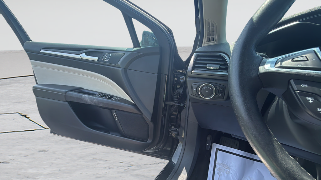 Used 2018 Ford Fusion Titanium FWD image 26