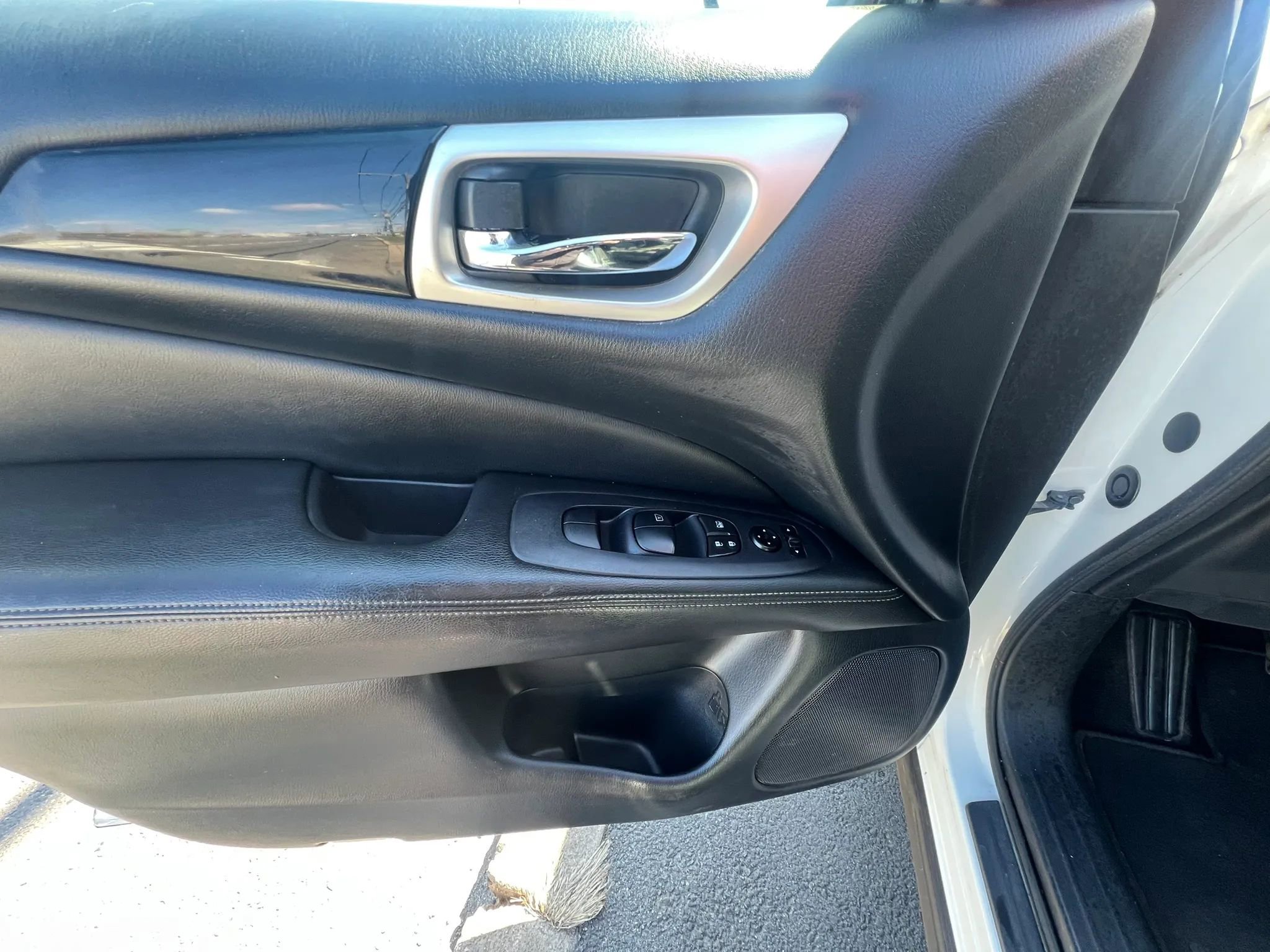 Used 2019 Nissan Pathfinder S image 11